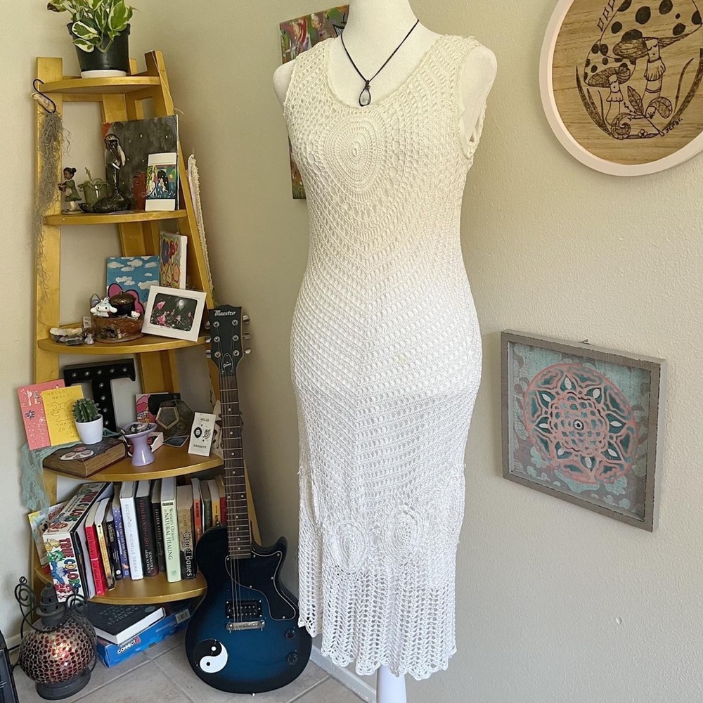 vintage white crochet midi dress 🤍